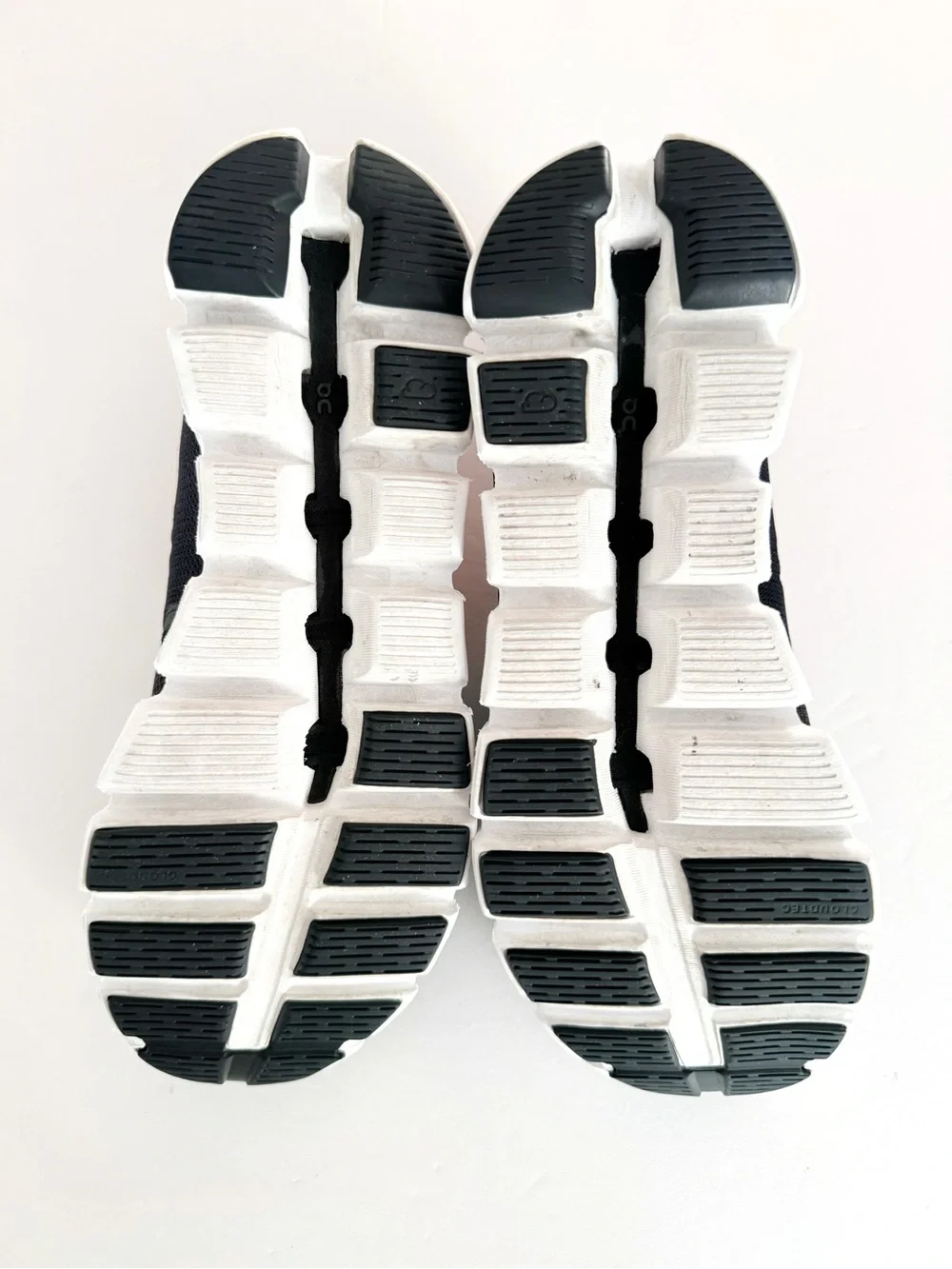ON RUNNING BLACK WHITE CLOUD 5 ELASTIC LACES SNEAKERS SHOES